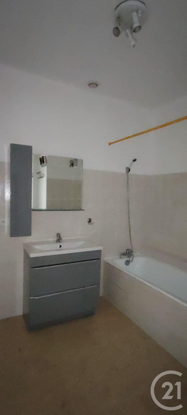 Appartement F3 à vendre - 3 pièces - 87.08 m2 - PITHIVIERS - 45 - CENTRE - Century 21 Mail Sud